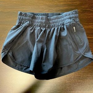 Lululemon Tracker Short V Black EUC!